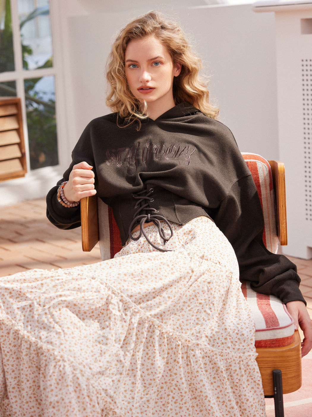  Bleib Groovy Korsett Kapuzenpullover