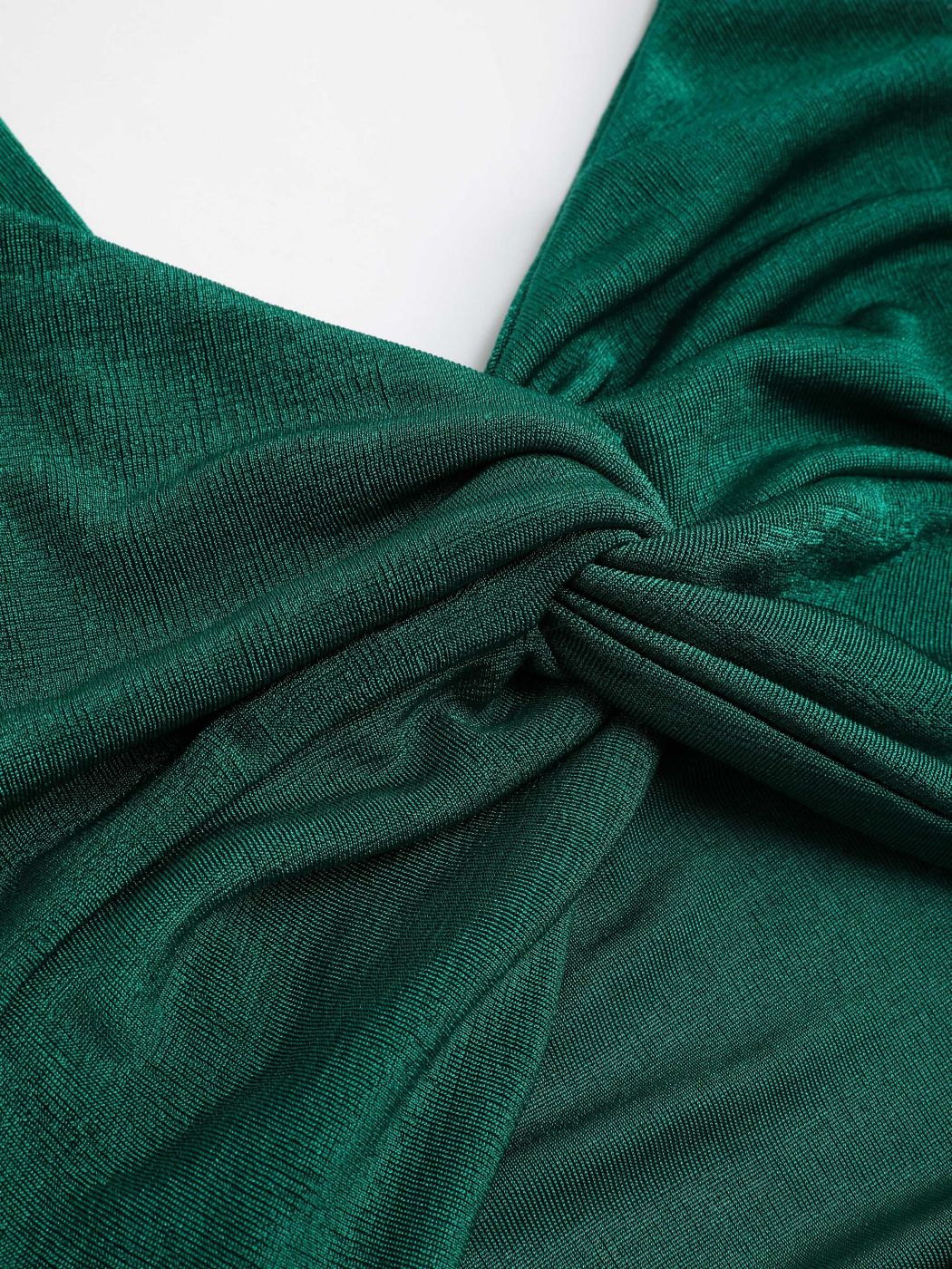 Verdrehtes Cami-Kleid mit Cut-Outs