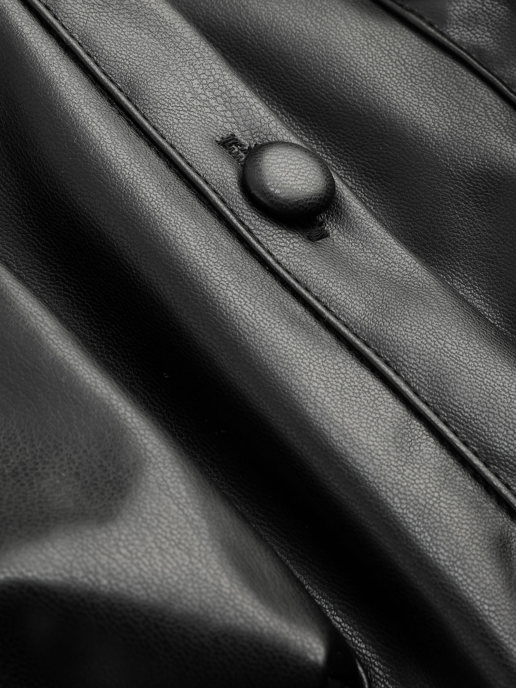 Jacke aus Kunstleder mit Taschendetail