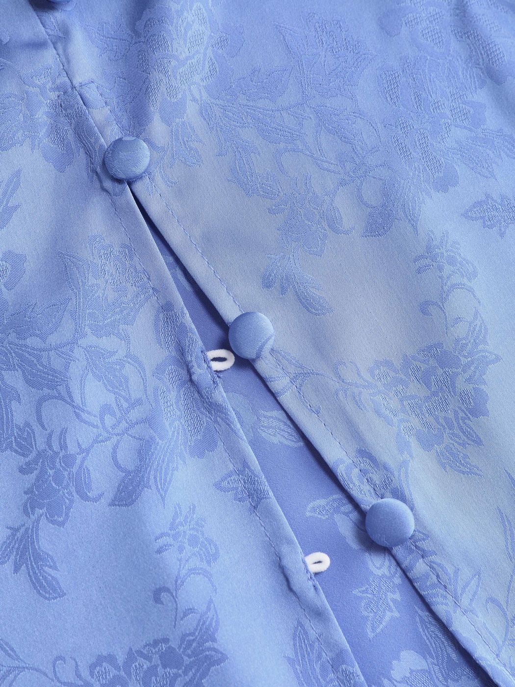 Abito a spacco con bottoni jacquard floreale