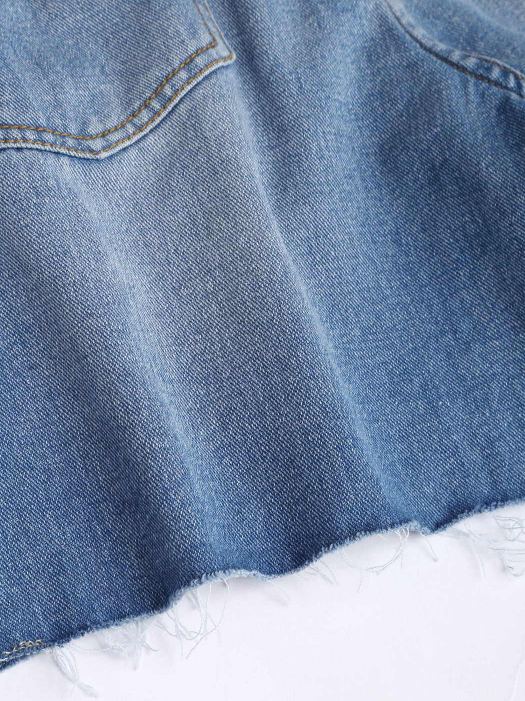  Recycelter Stoff Zerrissene Jeansshorts