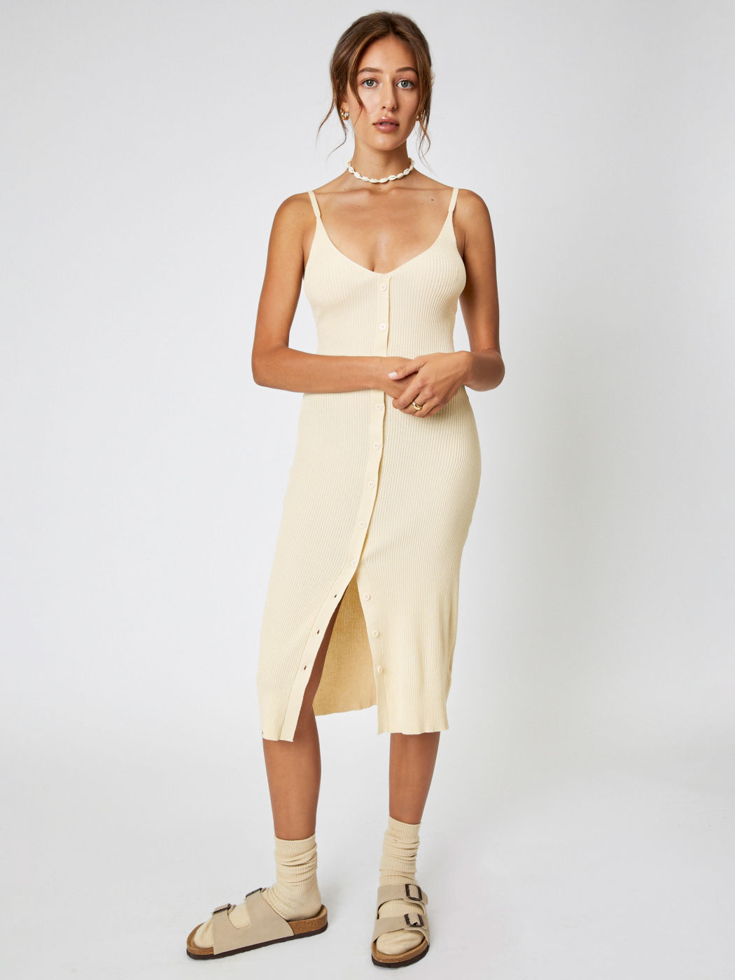 Einfarbiges, geknöpftes Rippstrickkleid