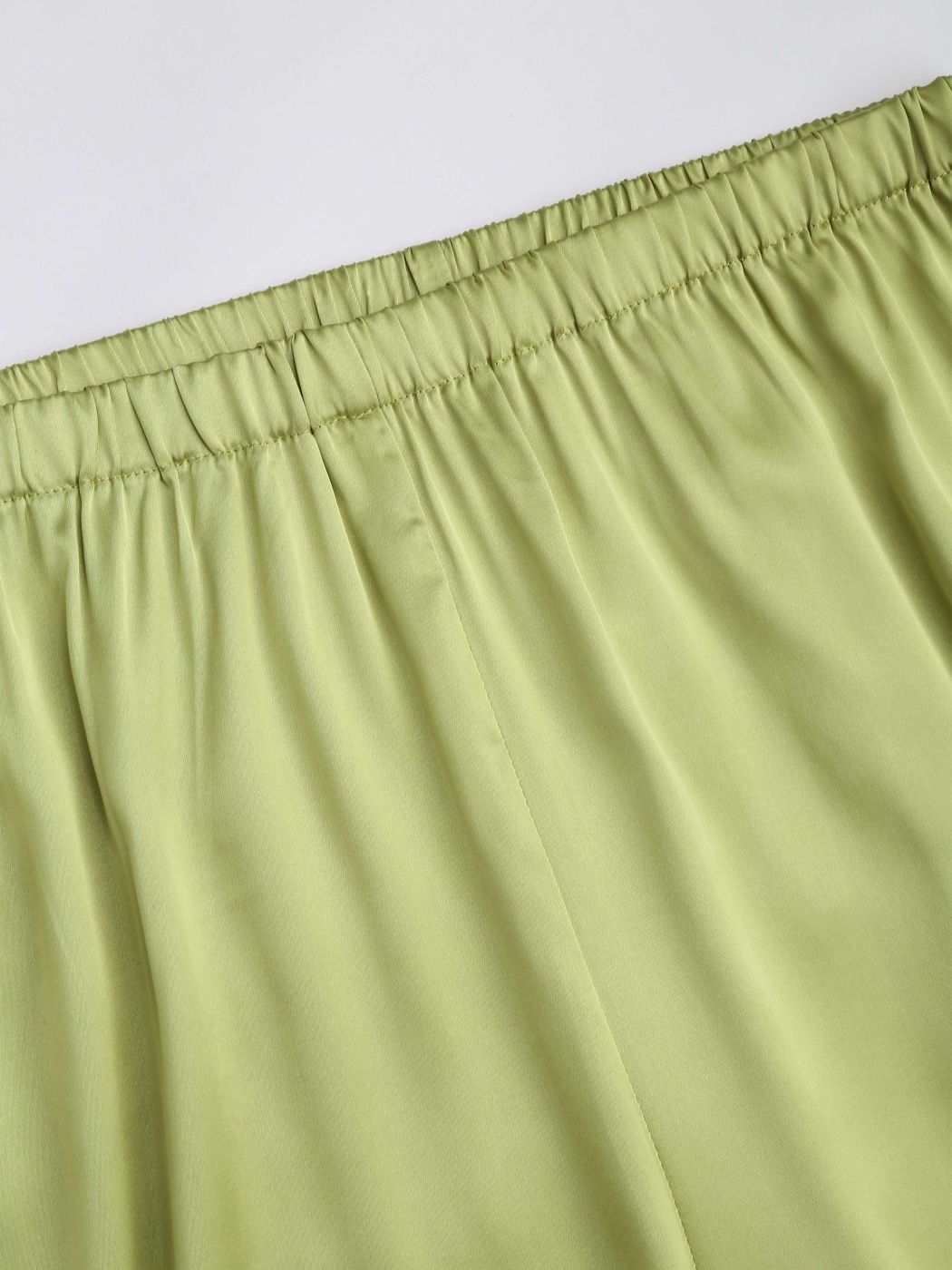 Solide Lounge-Hose aus Satin