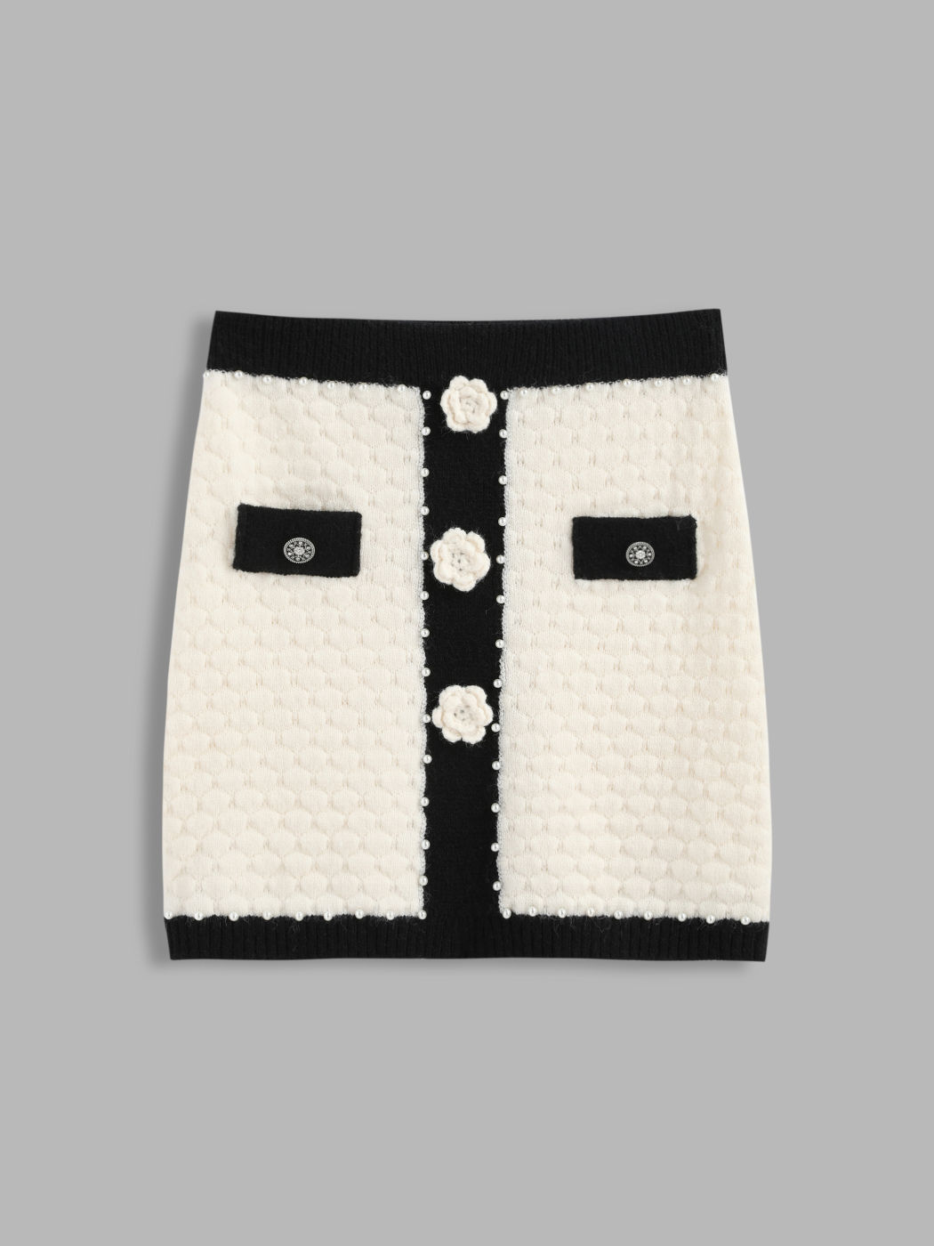 Kontrastierender Strickrock mit 3D-Blumen