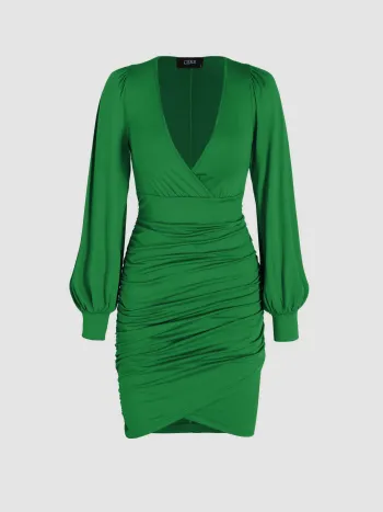 Einfarbiges geriffeltes V-Hals-Mini-Kleid