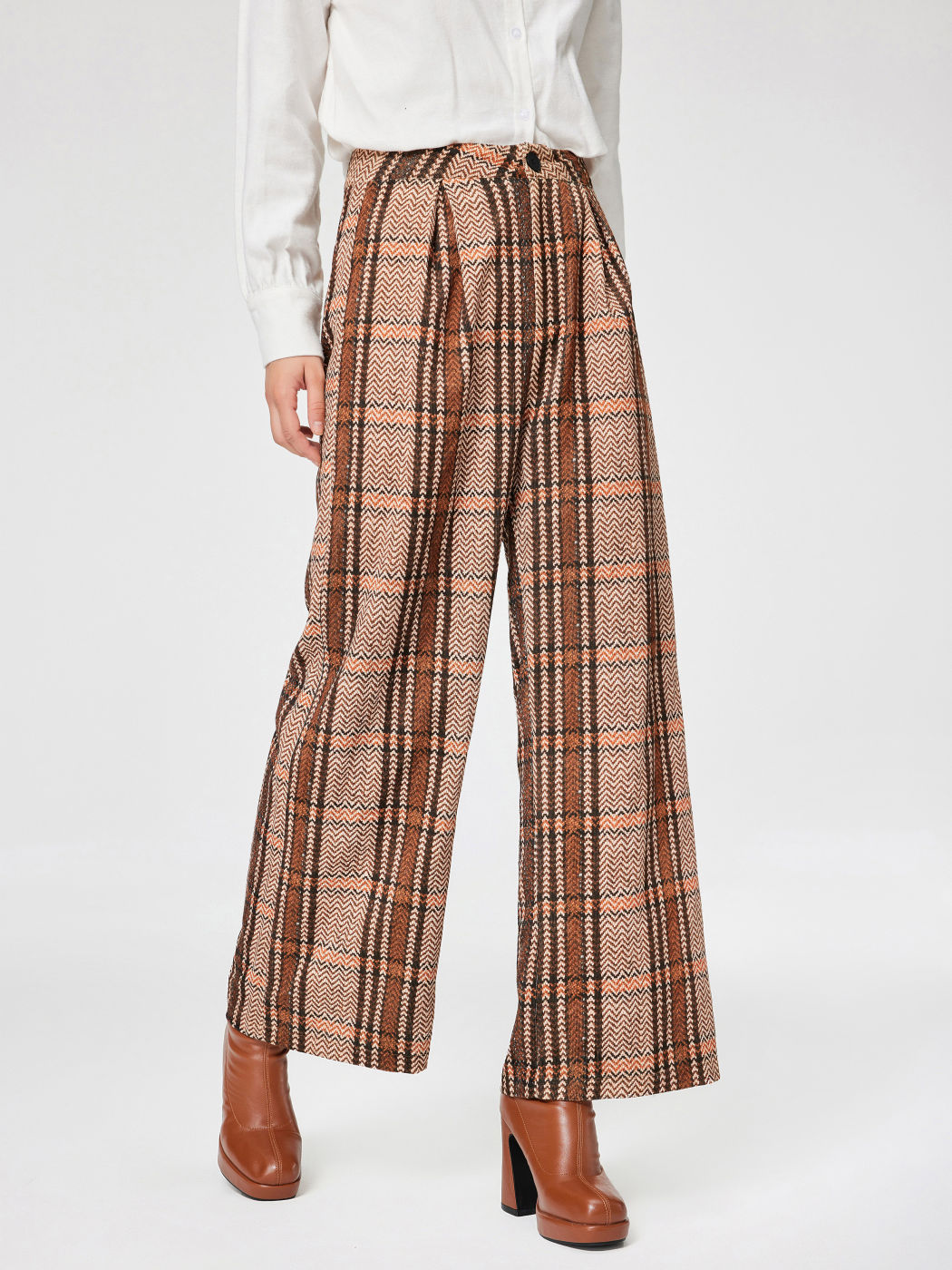 Gestreifte Cordhose mit weitem Bein