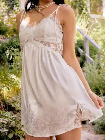  Engel-Energie Satin Slip Minikleid