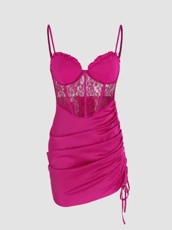 Kurzes Cami-Kleid mit festem Korsett und Kordelzug aus Spitze