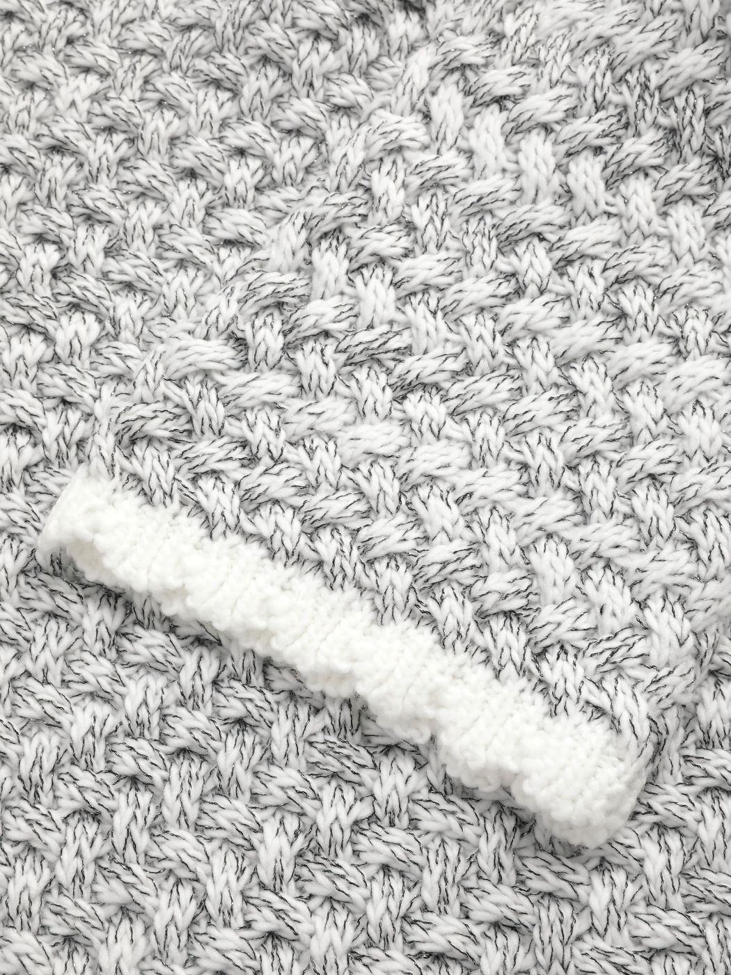 Übergroßer Pullover mit V-Ausschnitt und Glockenärmeln