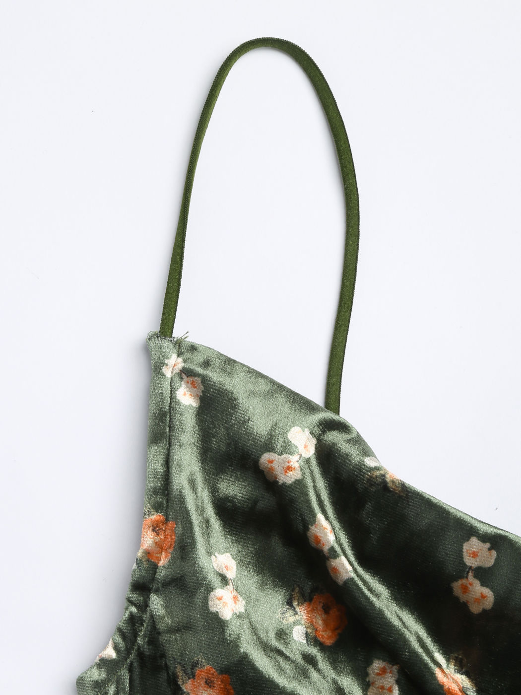 Robe longue en velours à col bénitier et motif floral