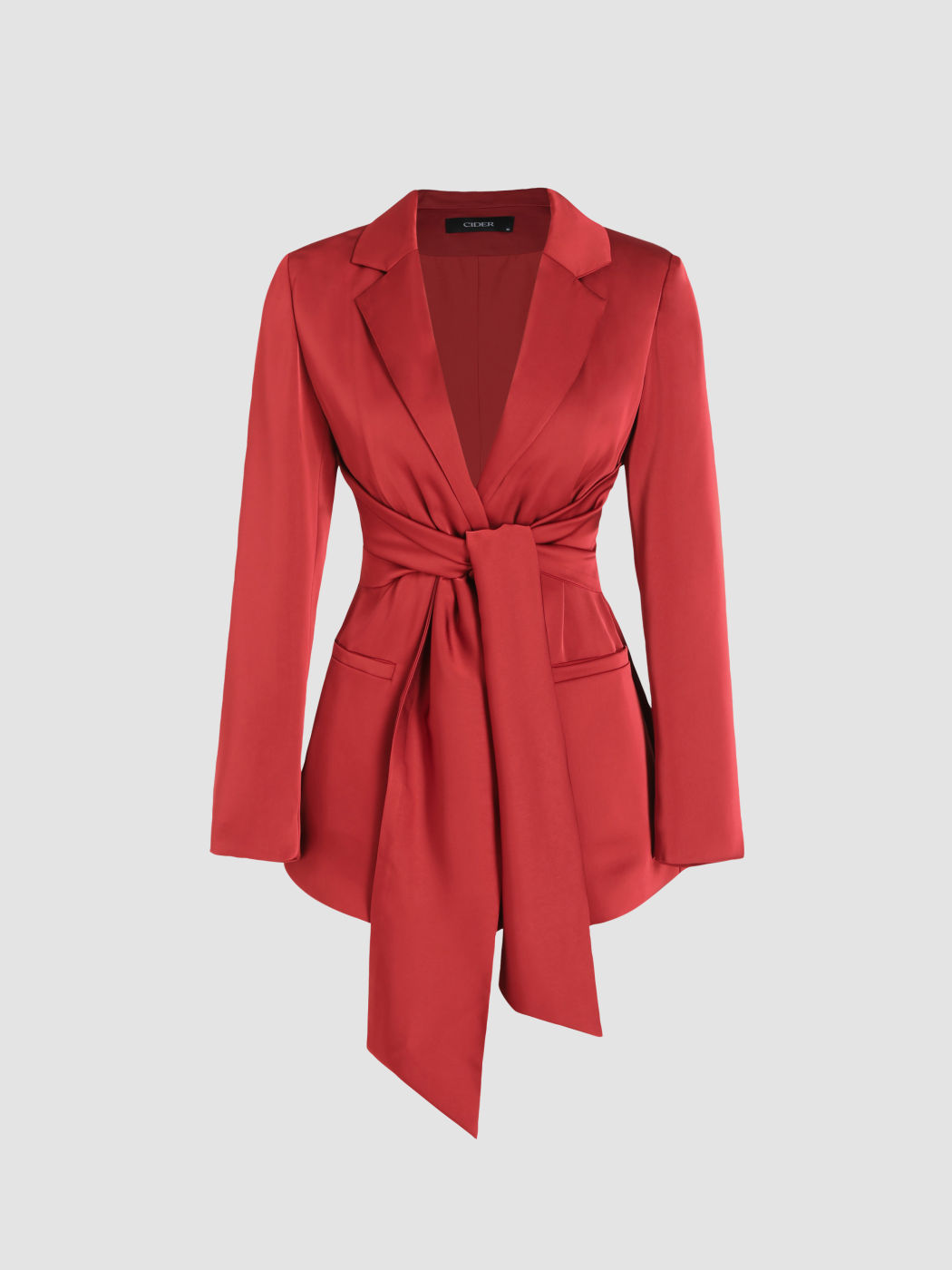 Oversize-Blazer aus Satin mit festem Gürtel