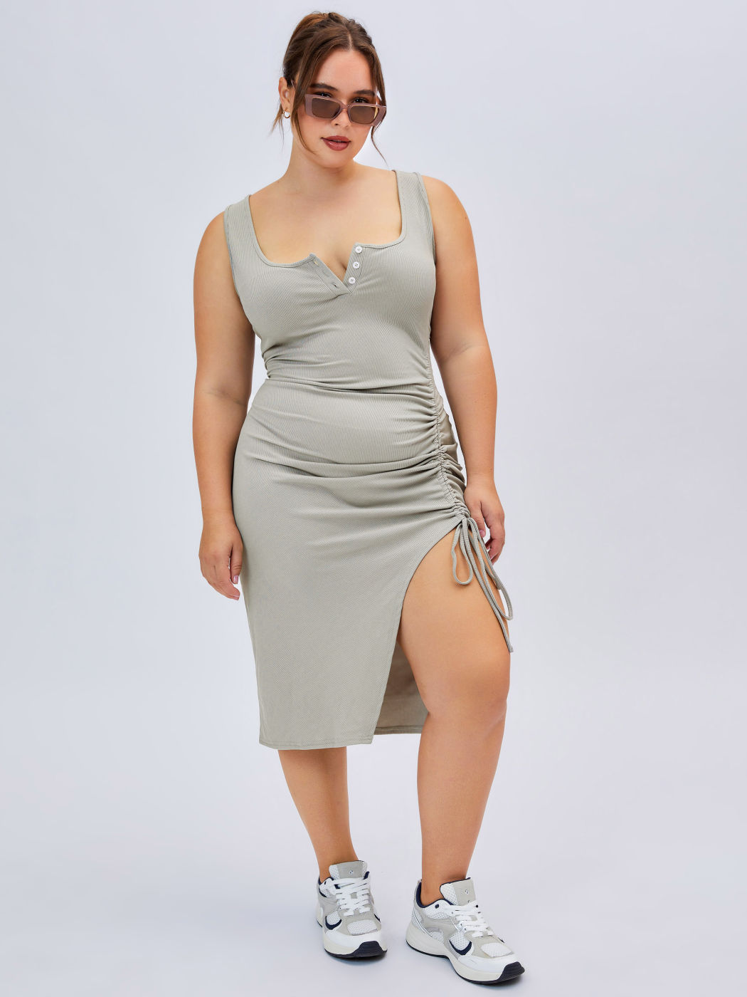 Rippiges Knopf- und Zugschnür-Midikleid Kurve & Plus