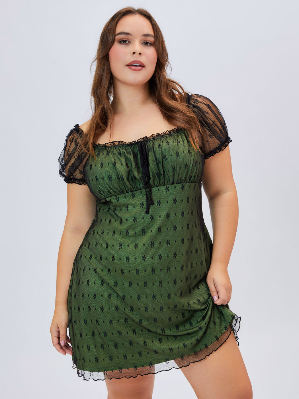 Mini abito in rete con maniche a sbuffo Curvy