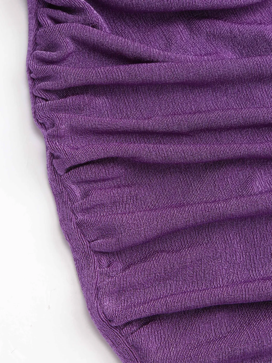 Einfarbiges, gerafftes Strick-Midikleid mit V-Ausschnitt