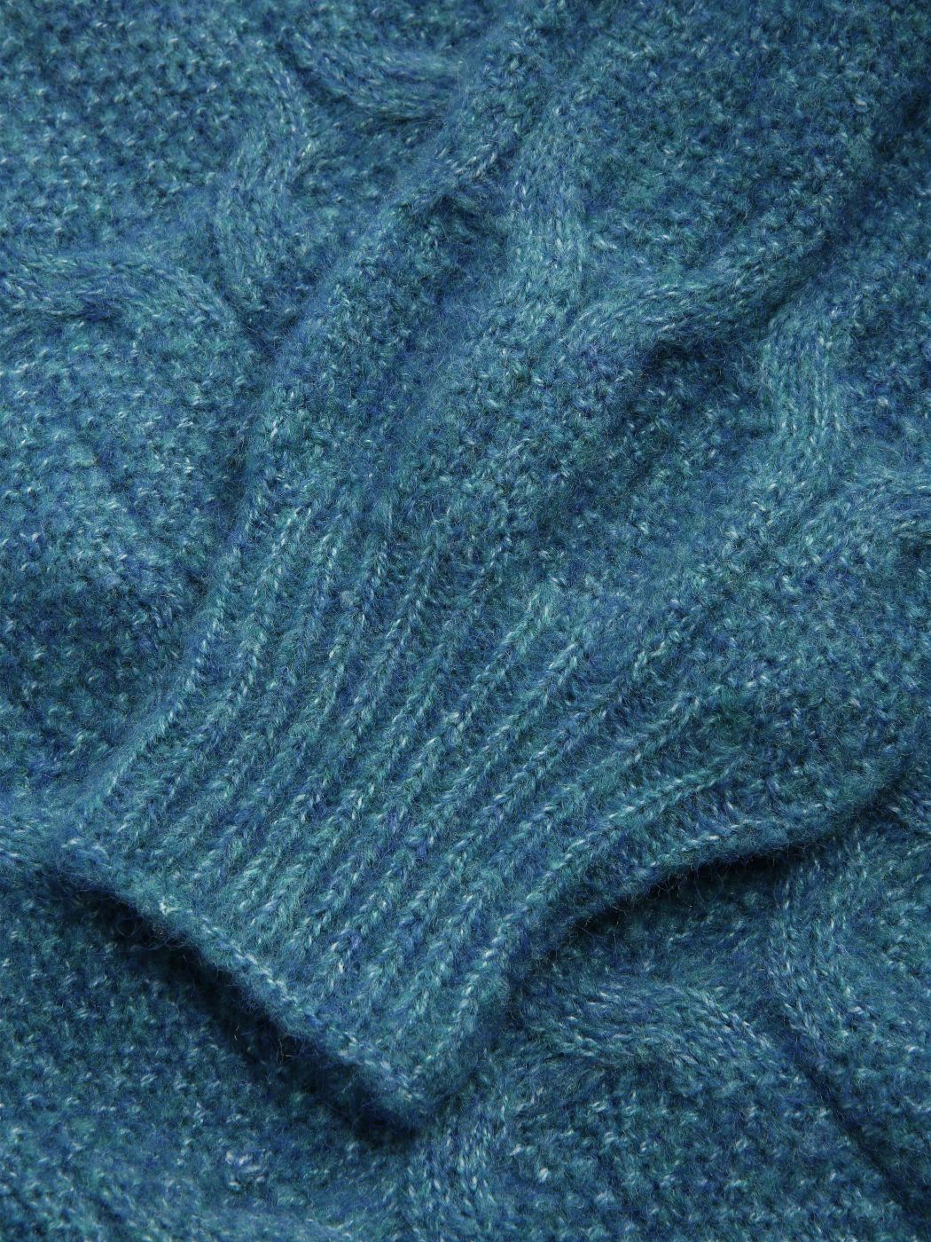 Strickpullover mit Zopfmuster