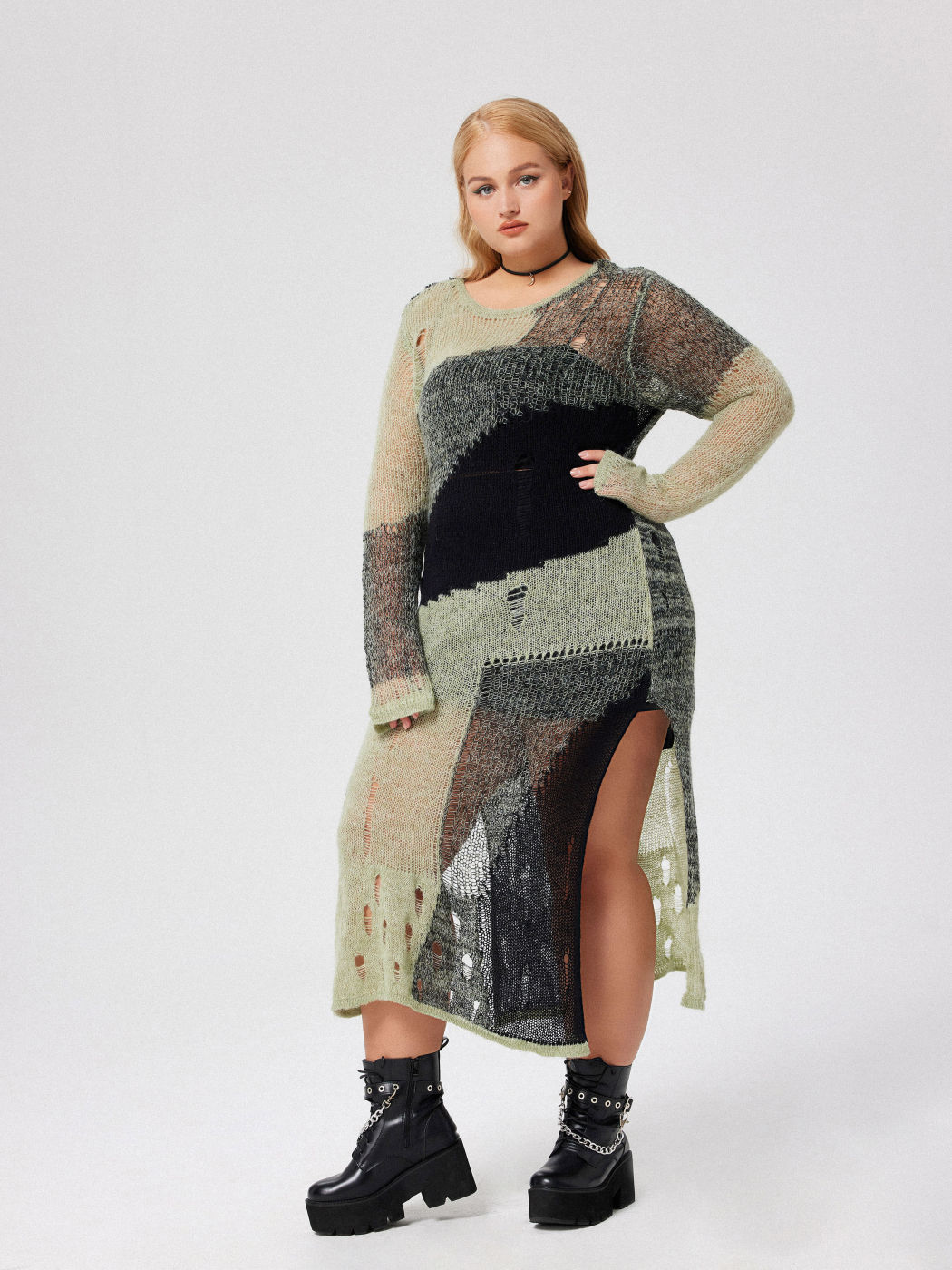 Midikleid aus Patchwork-Strick mit Rissen Kurve & Plus
