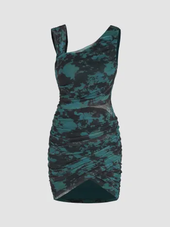 Einfarbiges Netzkleid mit asymmetrischem Halsausschnitt