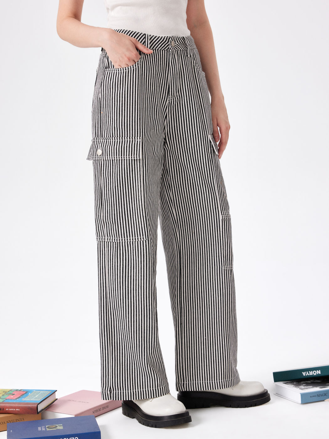  Gestreifte Cargohose mit Seitentaschen