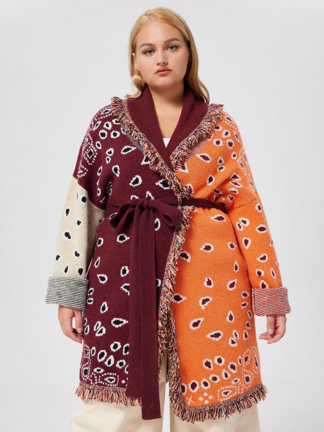 Cardigan lavorato a maglia  con frange irregolari Curvy