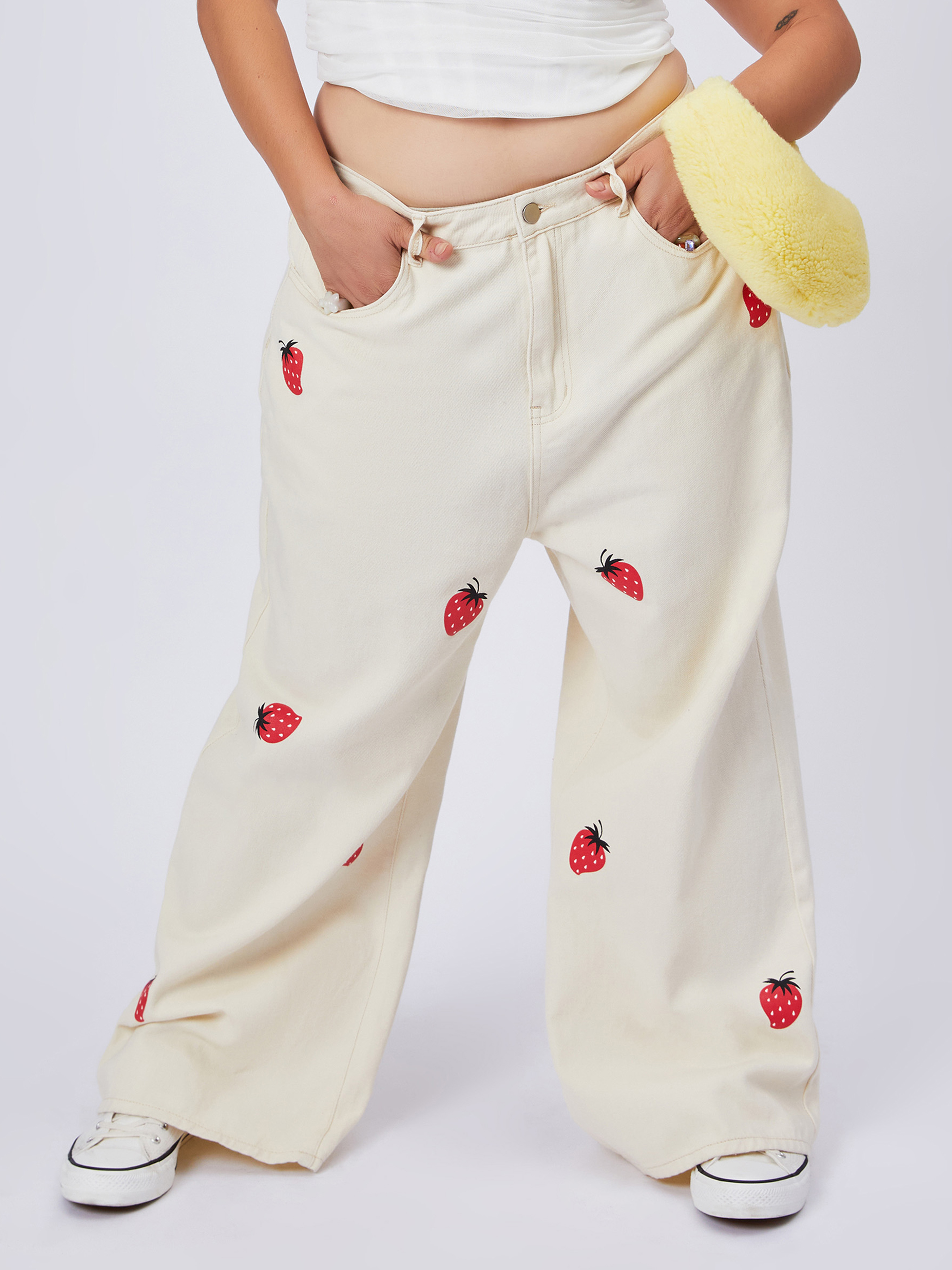 パンツ CFIERCE Strawberry Print Jeans Wide Leg STRAWBERRY PRINT JEANS – CFierce