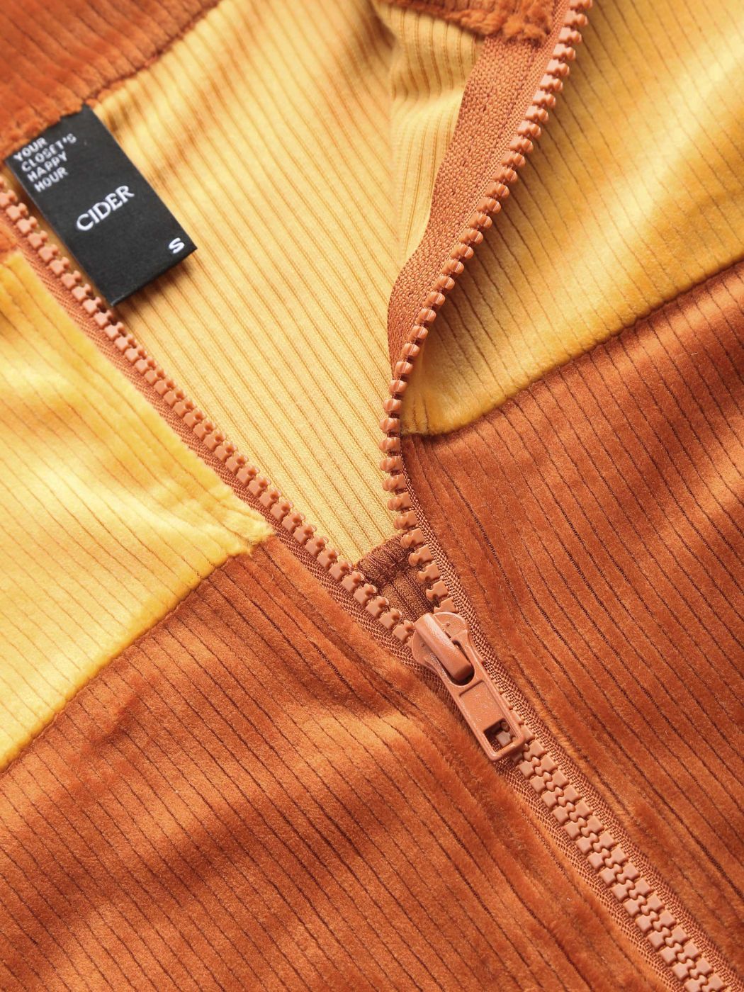 Rollkragenpullover aus Kord mit Patchy und geradem Bein