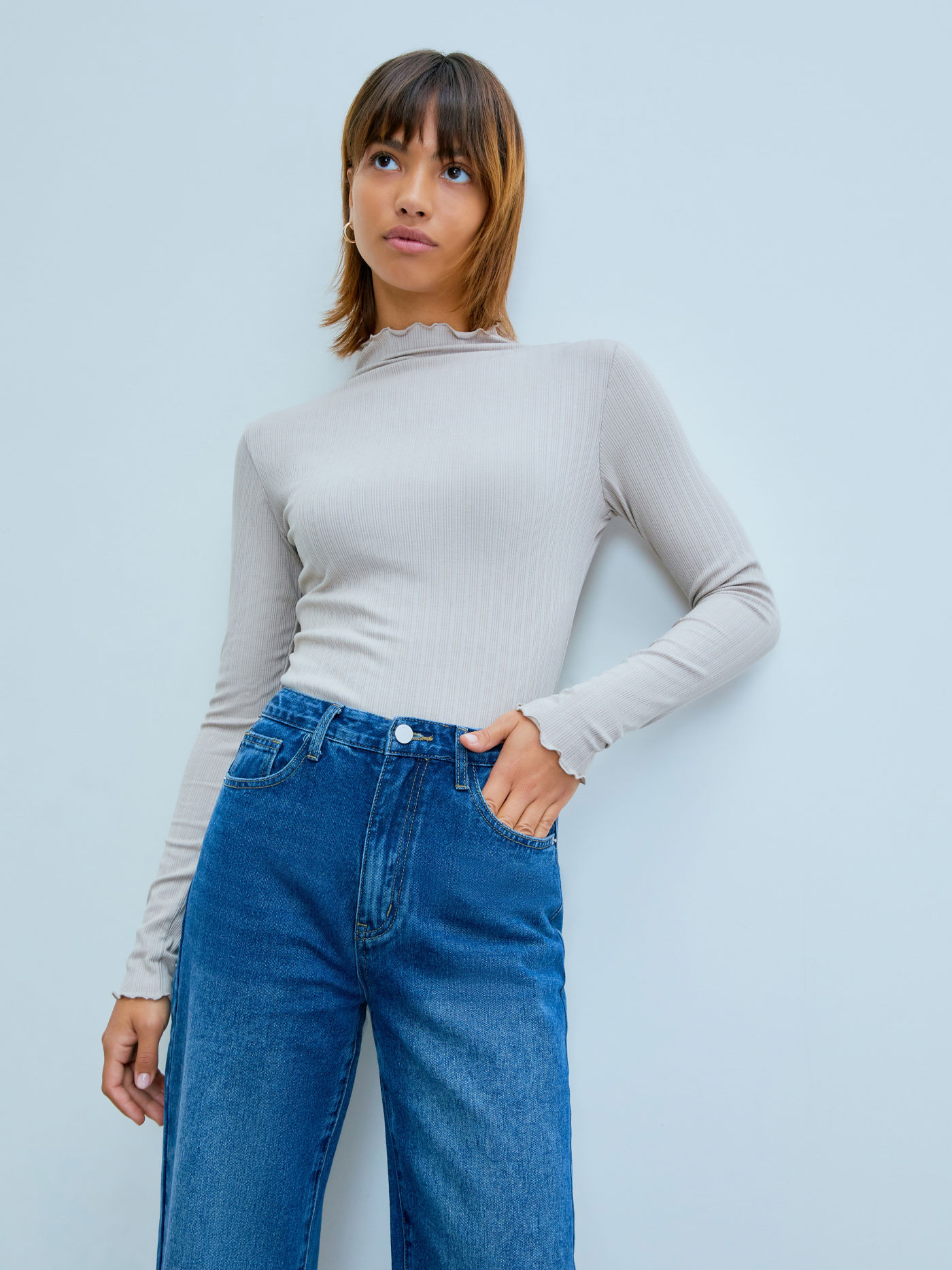 Solids Langarm-T-Shirt mit hohem Halsausschnitt