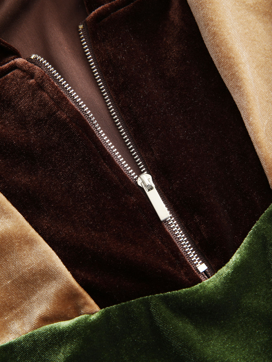 Jogger-Jumpsuit aus Samt mit Reißverschluss und Kapuze und Kordelzug