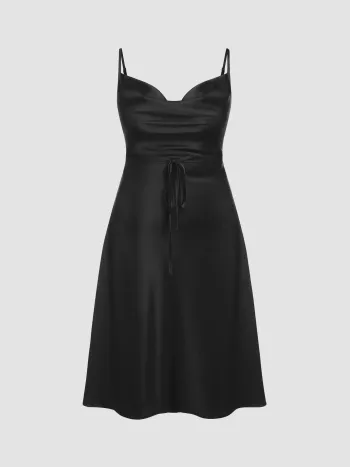 Satin ärmelloses Midikleid mit Kordelzug Kurve & Plus