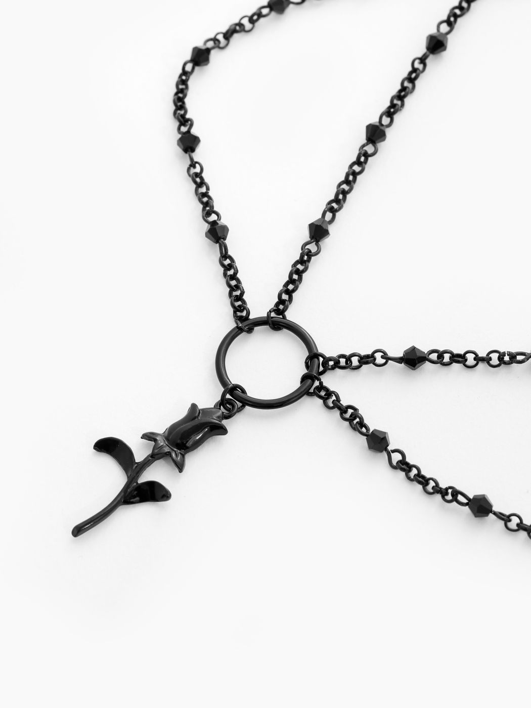 Halskette mit Rosenkettendetail und Anhänger