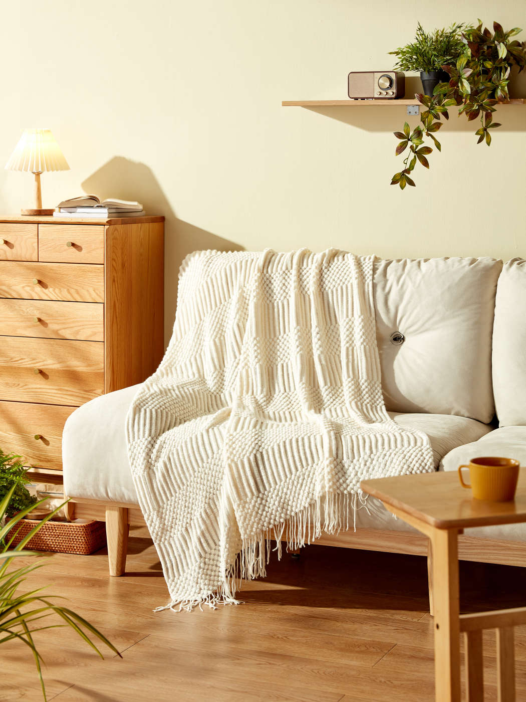 Accogliente coperta per divano con nappe in tessuto acrilico - Cider