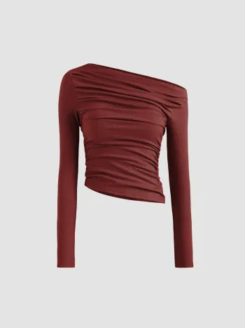 Top a maniche lunghe con collo asimmetrico solido