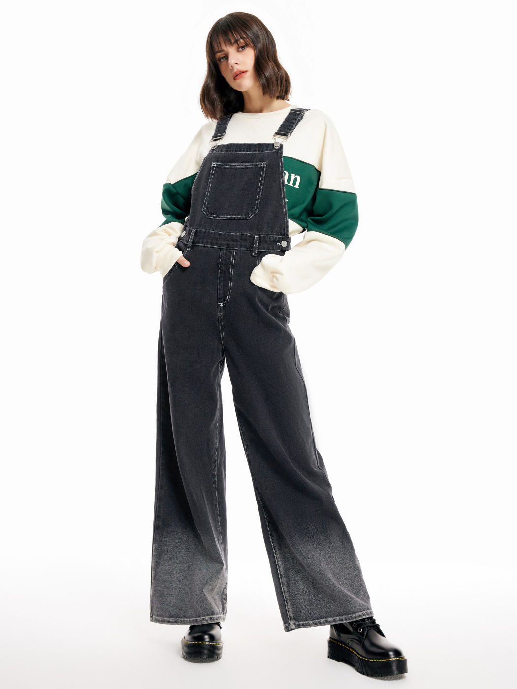 Jeans-Overall mit weitem Bein und Schnalle