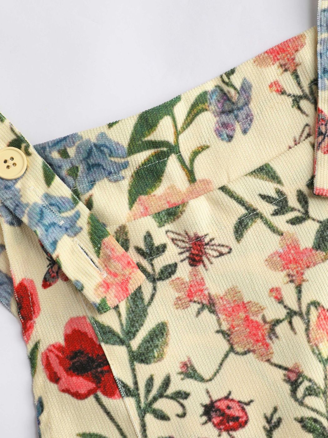 Leichter Cord Jumpsuit mit Blumenknöpfen und weitem Bein