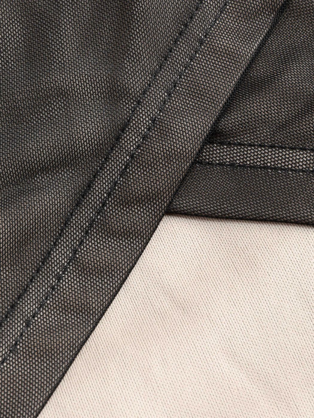 Minikleid aus Mesh mit eckigem Ausschnitt
