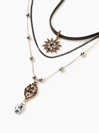 Collana con decorazione a strati di stelle