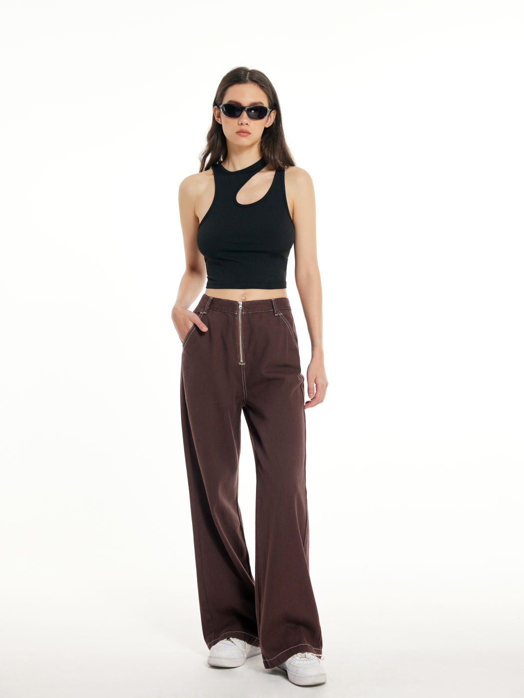 Einfarbiges asymmetrisches ärmelloses Crop Top
