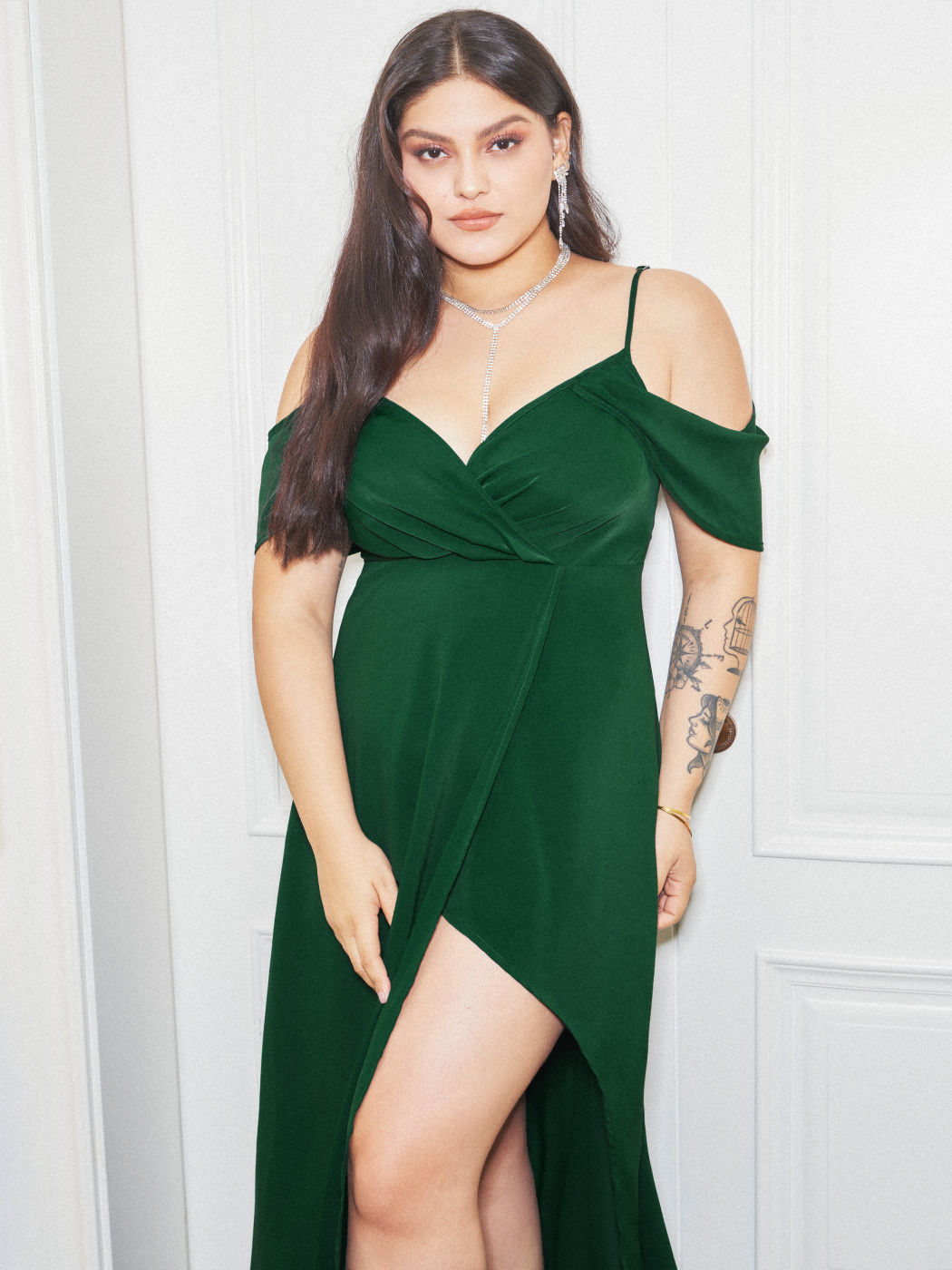 Gewebtes, schulterfreies, verschüttetes Maxikleid Kurve & Plus