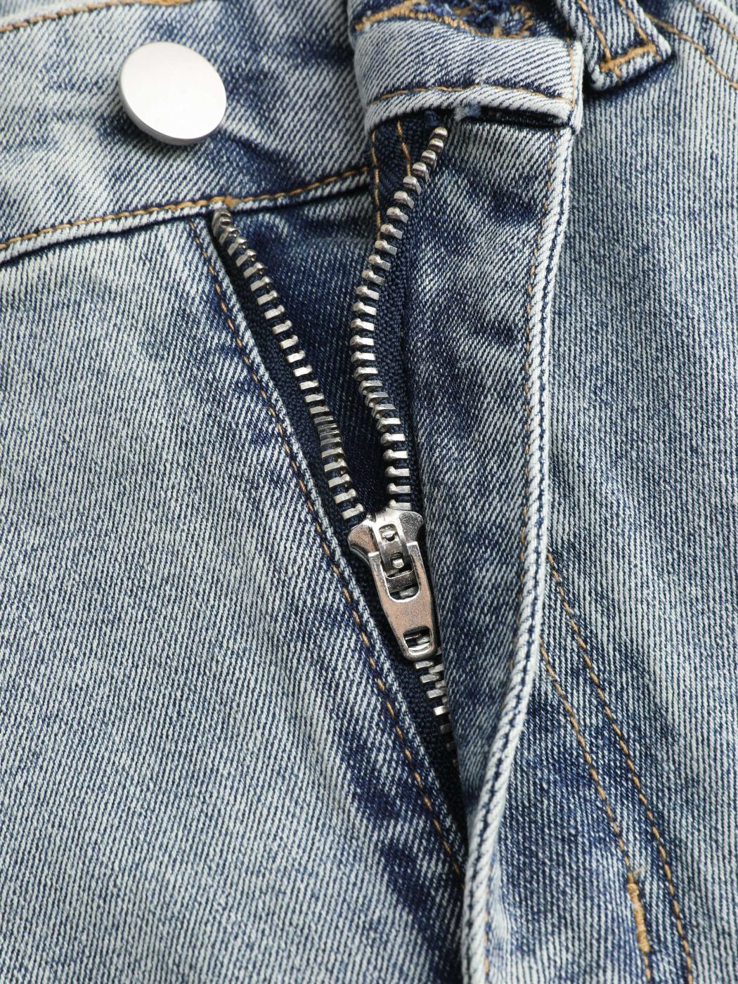 Ausgewaschene Flared-Jeans aus Denim