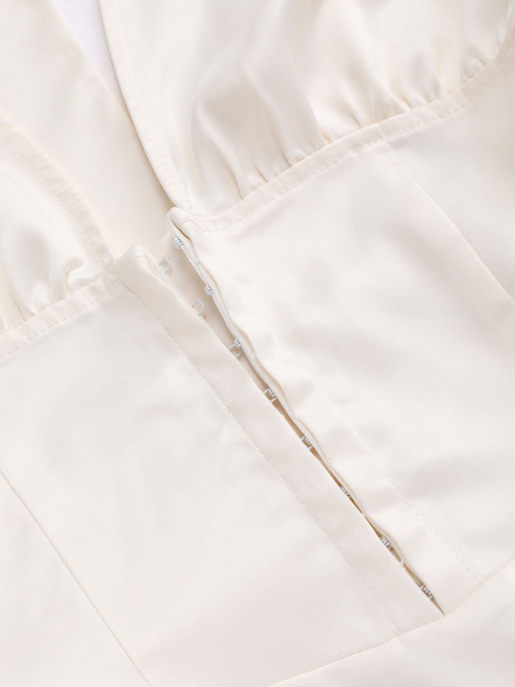 Kurzes Korsettkleid aus Satin zum Schnüren