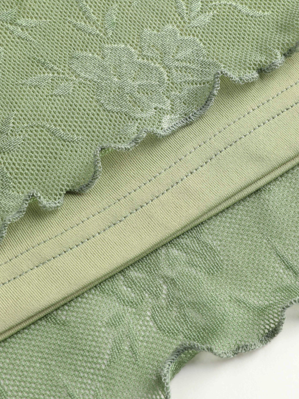 Midikleid aus Netzstoff mit eckigem Ausschnitt und Blumenmuster