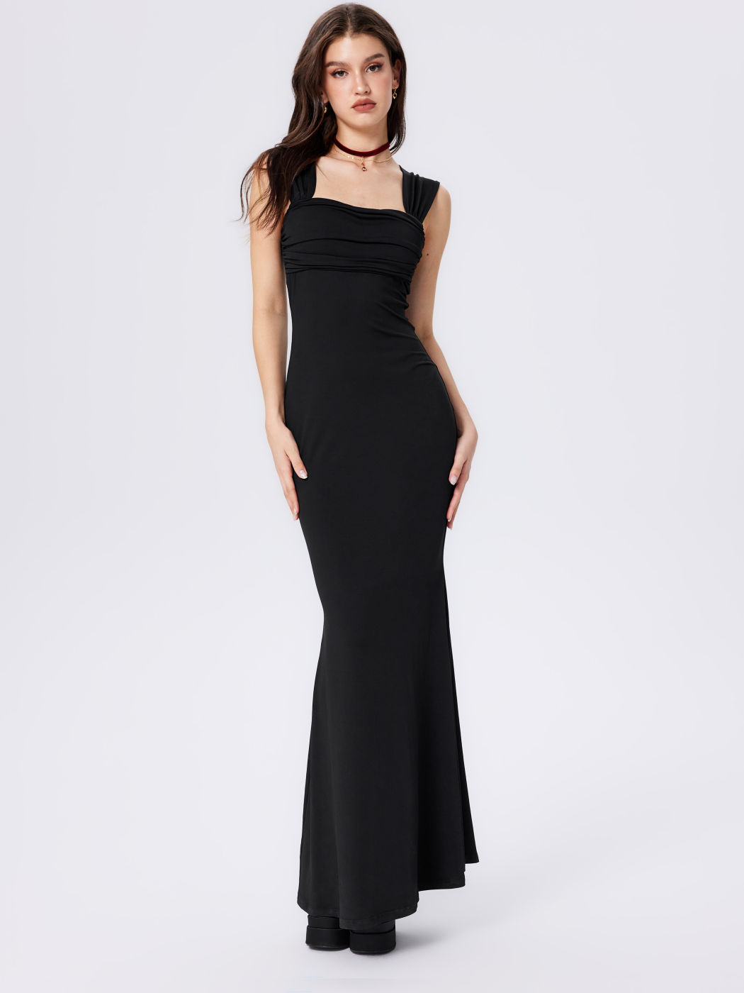 Einfarbiges geriffeltes Maxikleid mit U-Hals und Spitzen