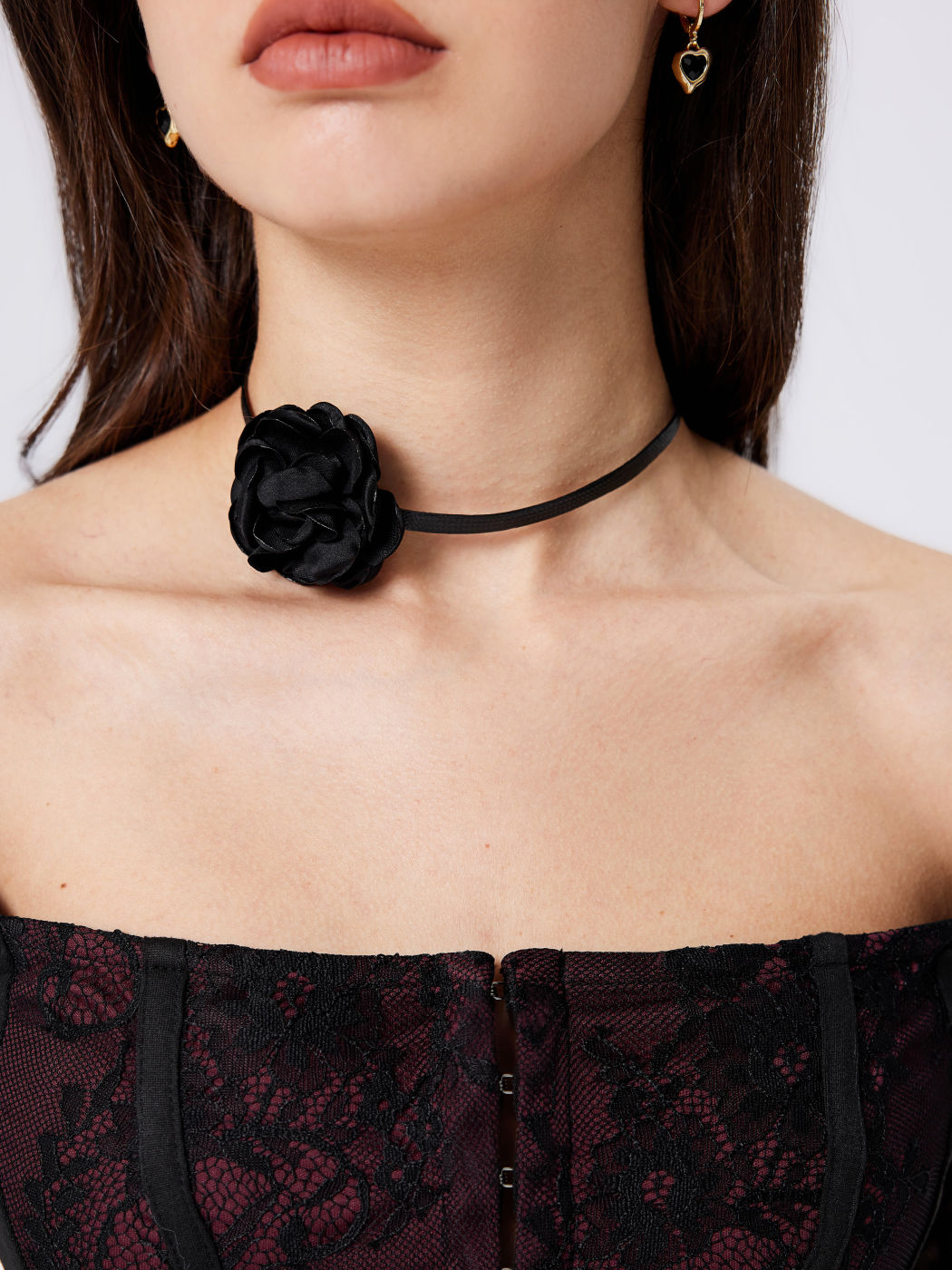 Halskette mit Rosen-Dekor