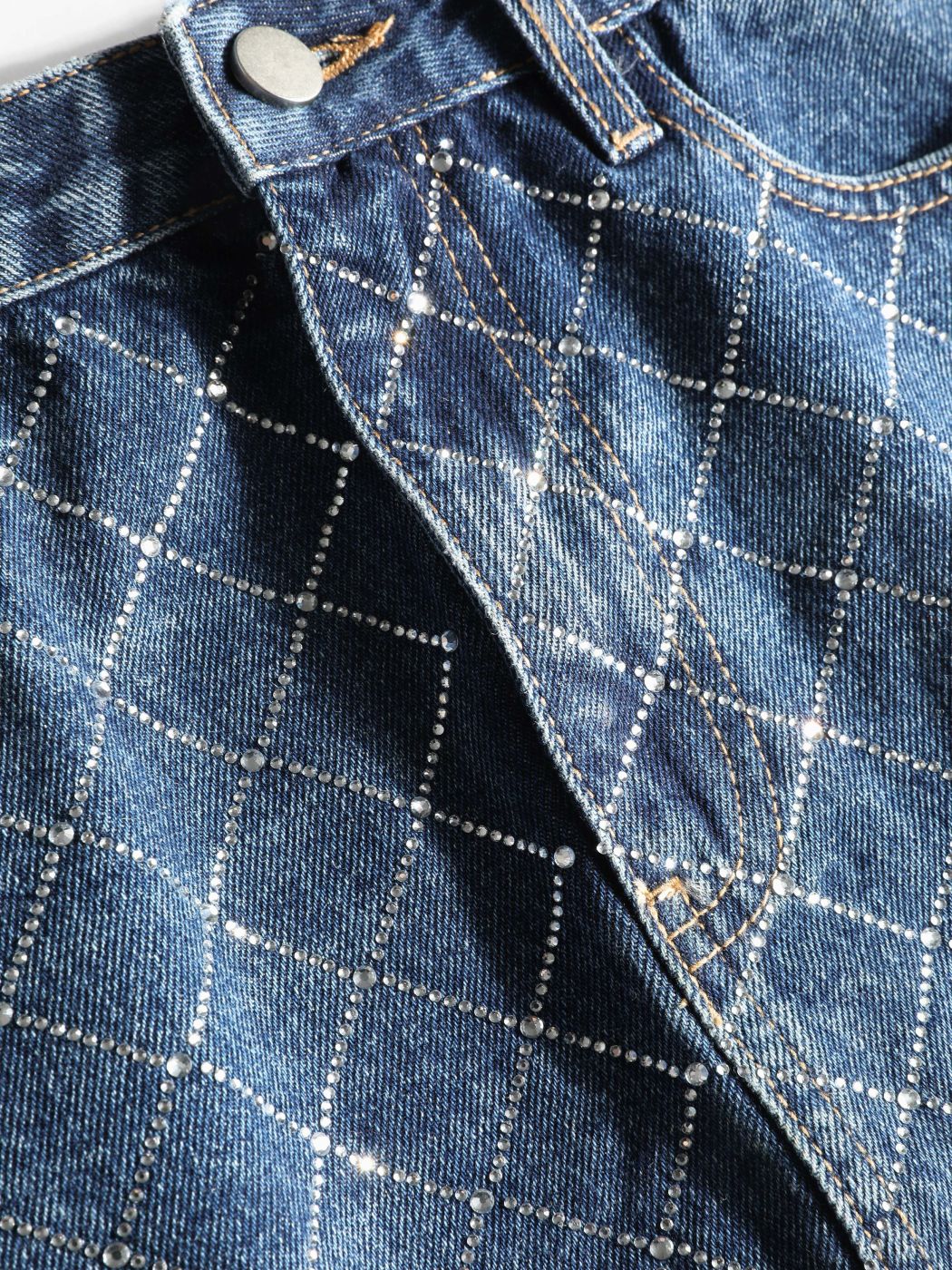 Minirock aus Denim mit unversäubertem Saum und Strass