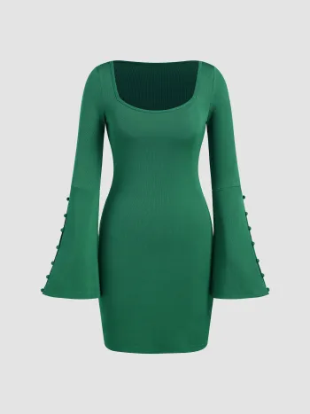 Einfarbiges Minikleid mit eckigem Ausschnitt