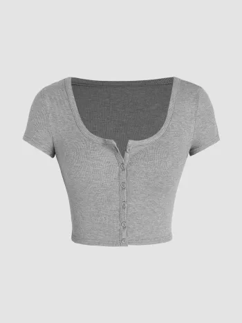  Einfarbiges Crop Top mit quadratischem Ausschnitt und Knopfleiste