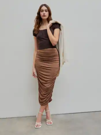 Jupe mi-longue froncée à taille haute