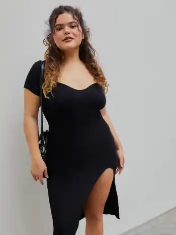 Abito longuette in maglia con scollo a V a costine Curvy