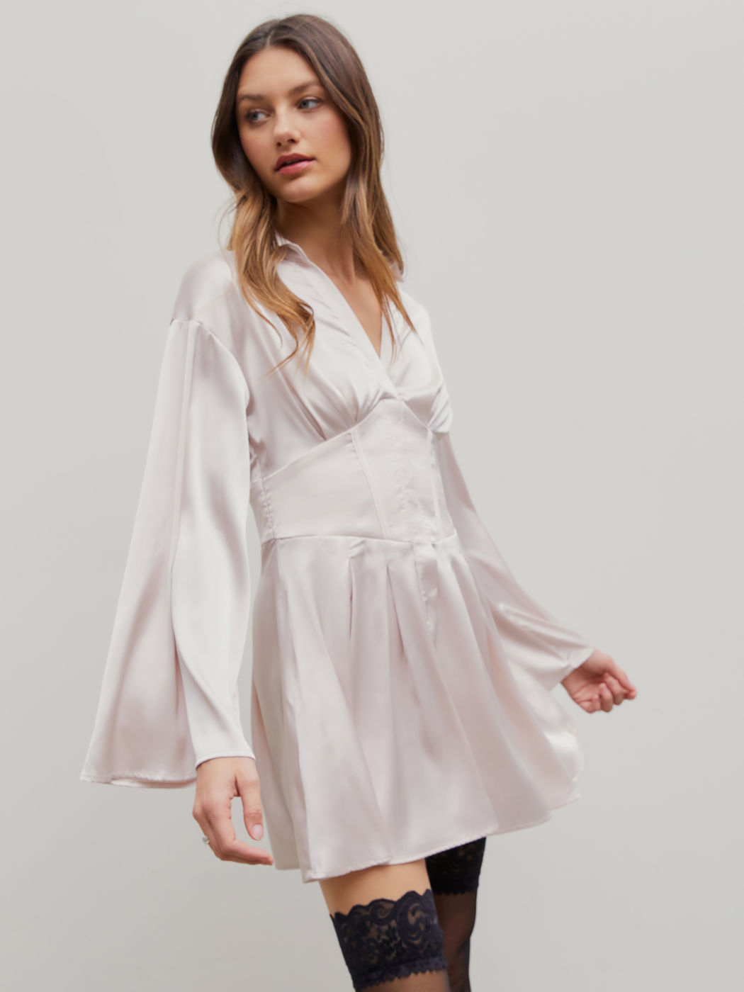  Satin Glockenärmel Korsettkleid