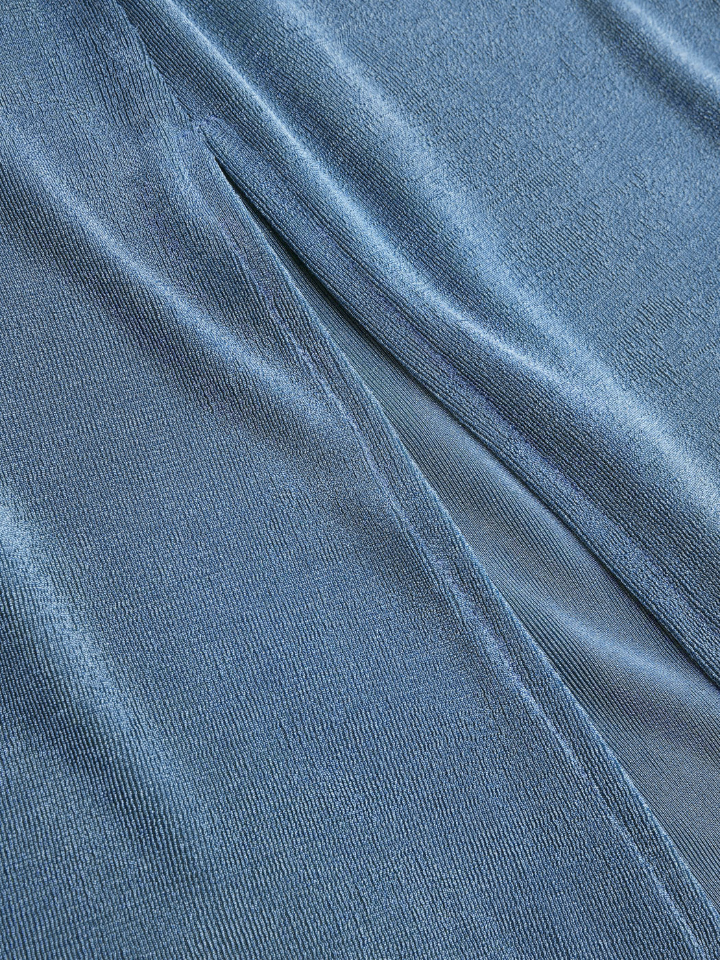Jersey-Maxikleid mit Herzausschnitt und Rüschen