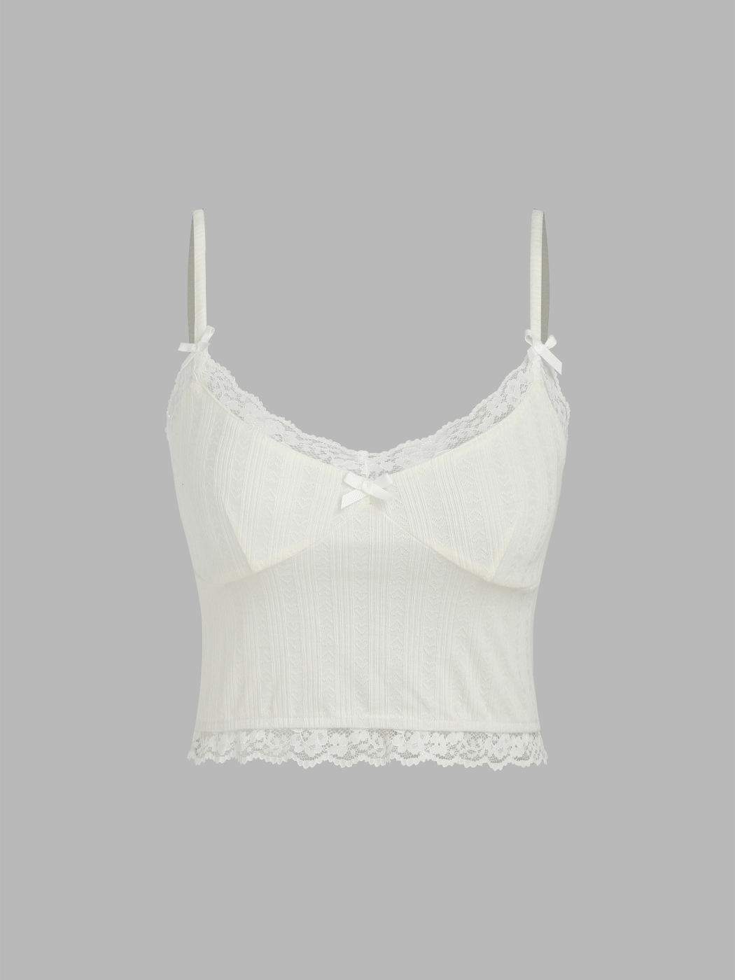 Set di canottiera lounge con bordo in pizzo e pantaloncini a vita media